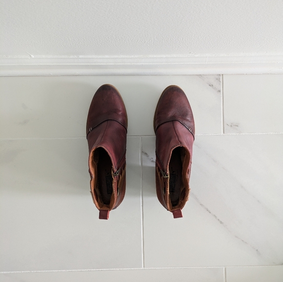 Boots - Picture 5 of 7